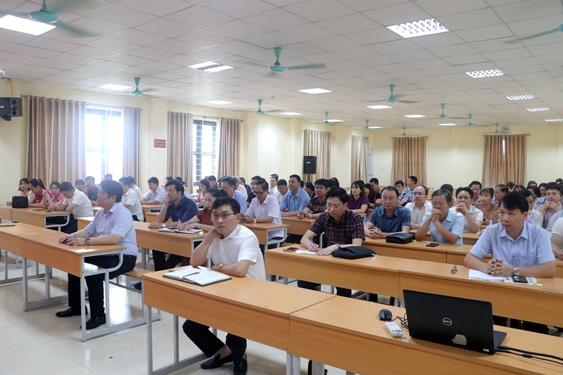 Hơn 300 cán bộ, công chức huyện Chương Mỹ được tập huấn về chuyển đổi số, công nghệ số, kỹ năng số và an toàn thông tin