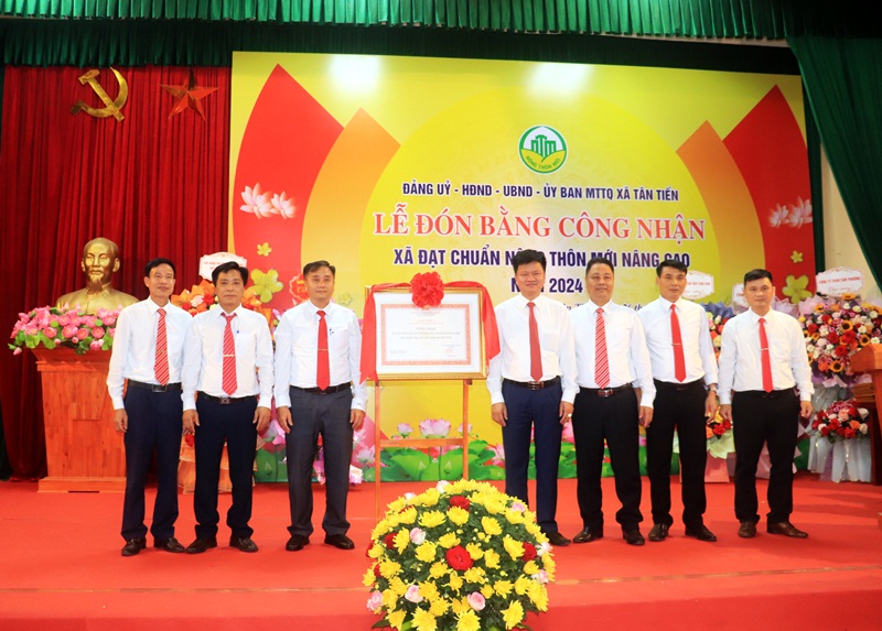 Tân Tiến tổ chức Lễ đón bằng công nhận xã đạt chuẩn nông thôn mới nâng cao năm 2024