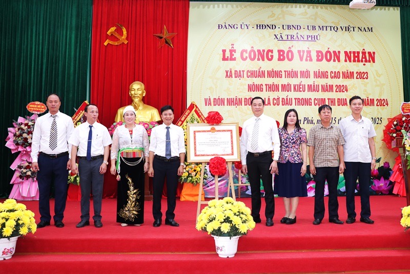 Xã Trần Phú đón chuẩn nông thôn mới nâng cao, nông thôn mới kiểu mẫu và đón nhận cờ thi đua xuất sắc của UBND thành phố